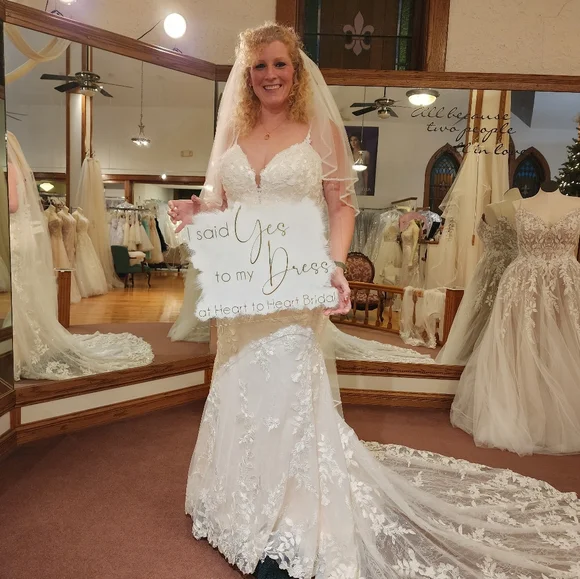 Wedding dress - Picture 4 of 11